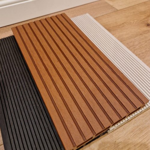 WPC kerítés bordázott vörösfenyő 2,9m léc